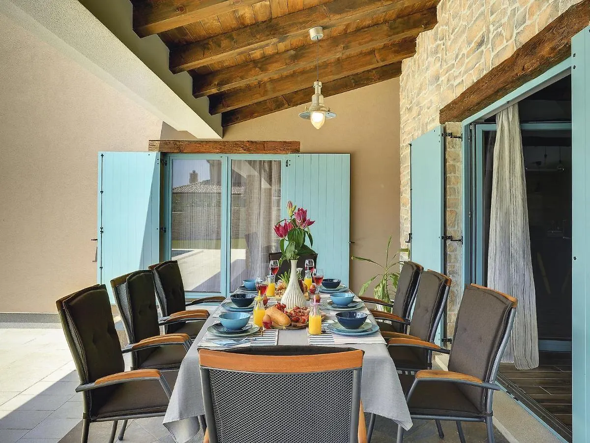 Lovely Holiday Home With Private Pool Juršići 0*,