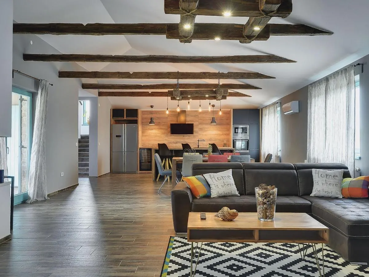 Lovely Holiday Home With Private Pool Juršići 0*,